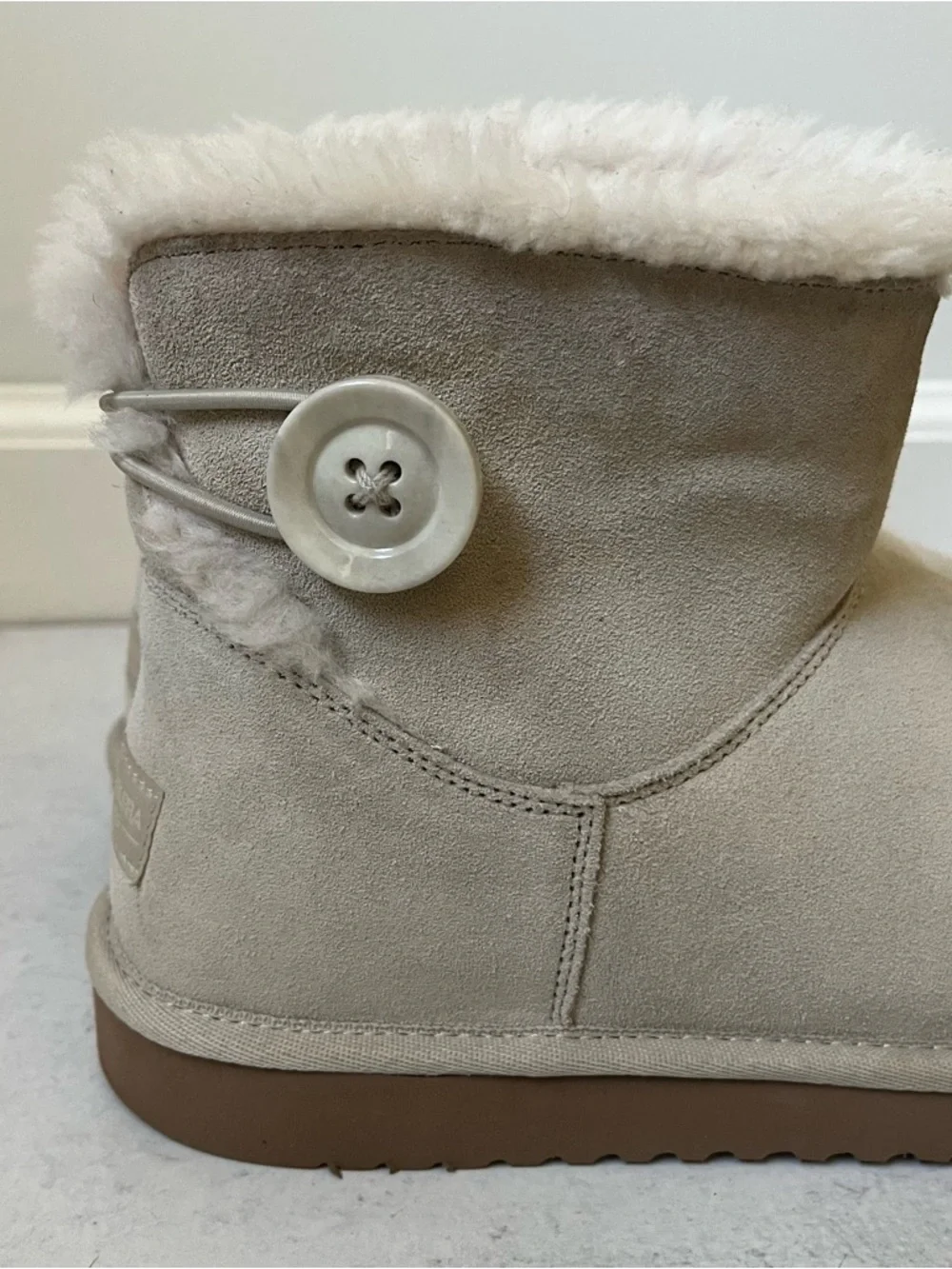 UGG Suede Ankle Boot 8 Lined Single Button Koolaburra Nalie